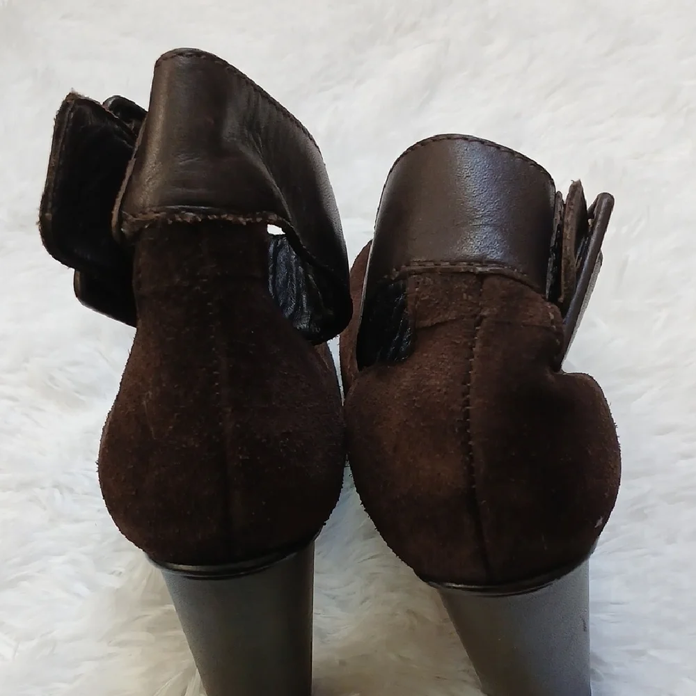 L.L. Bean Dark Brown Women's Ankle Strap‎  Heels Size 6.5 M
